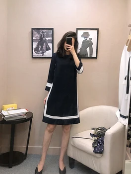 Ženské nové jarné a letné šaty s kontrastné farebné pruhy tri štvrtiny rukávy voľné A-line sukne all-zápas tenké