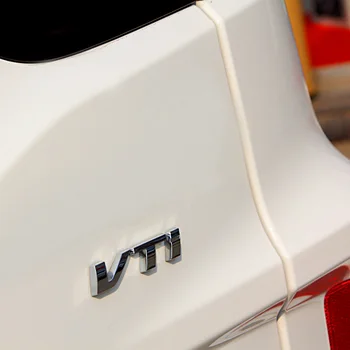 Chrome Písmená VTi batožinového priestoru Značka Auta Znak Refitting Auto-Styling Upravené 3D Nálepky na Honda Civic, CR-V Súlade Spirior