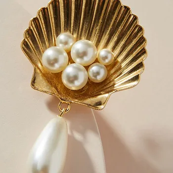 Nové Módne Zlatý Kov Shell Visieť Náušnice Pre Ženy Elegantné Biele Vody Kvapka Tvar Imitácia Perly Drop Náušnice Šperky Darček